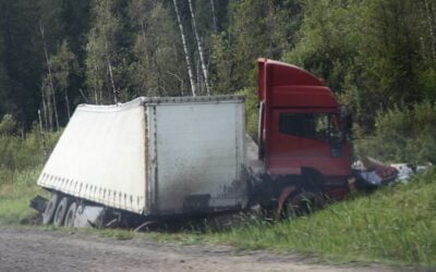 Shelby Co., TX – Overturned Log Truck Causes Injuries on FM 139