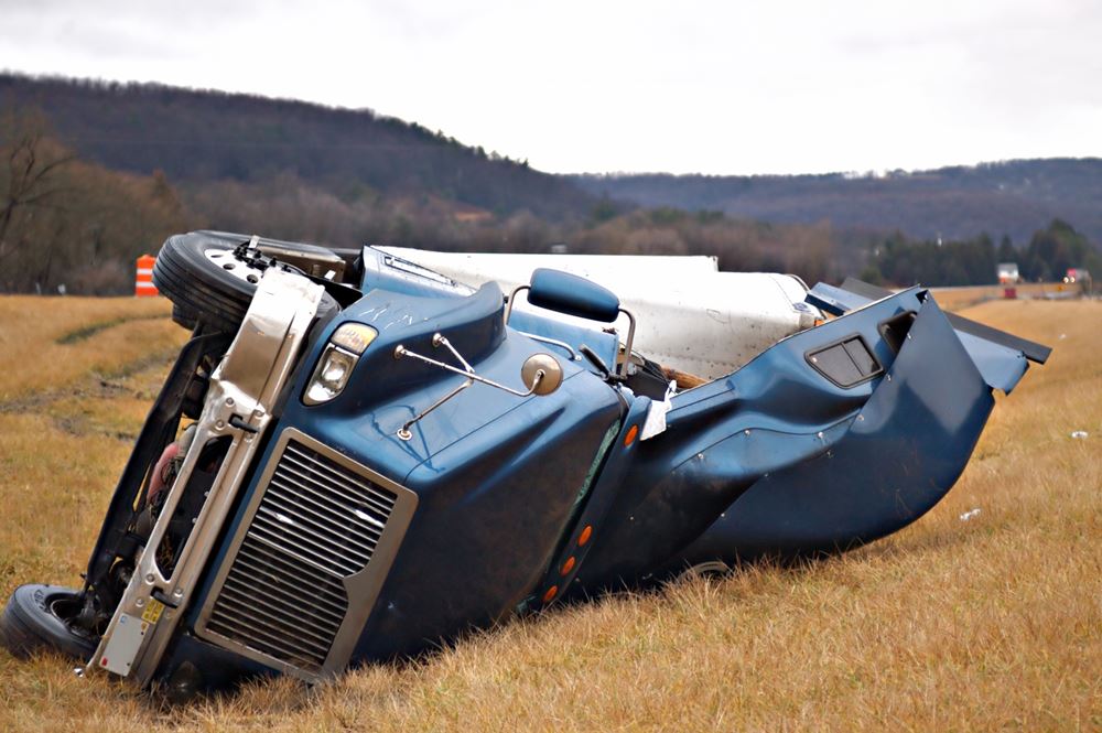 Texarkana, TX - I-30 Rollover Crash Involving 18-Wheeler Ends in Injuries